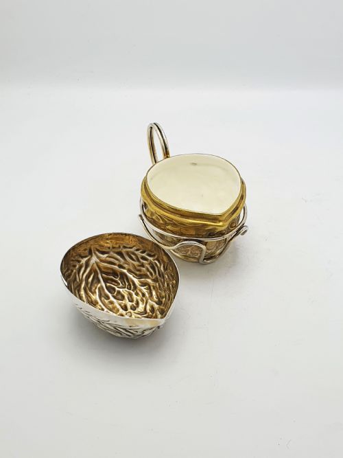 RARE ANTIQUE VICTORIAN WALNUT SAUCE HOLDER WITH WIREWORK STAND CIRCA 1890 - ADDITIONAL PHOTO 5