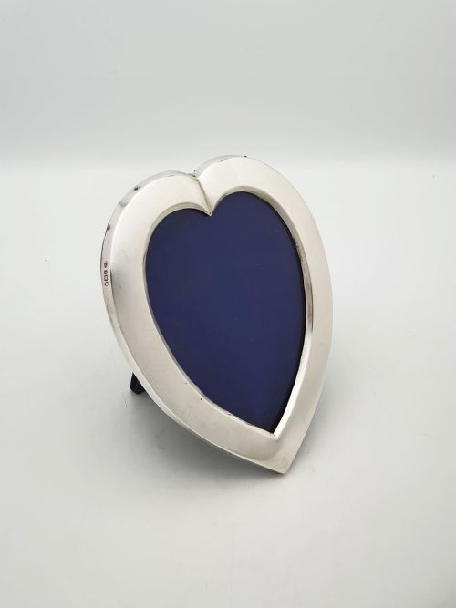 LOVELY ANTIQUE EDWARDIAN STERLING SILVER HEARTSHAPED PHOTO FRAME 1901