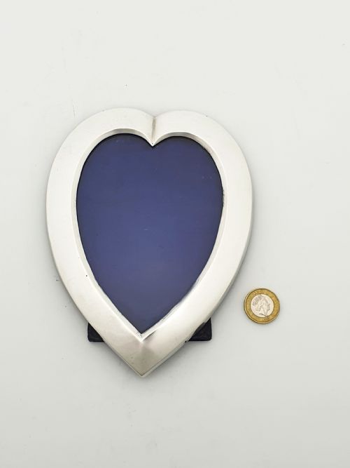 LOVELY ANTIQUE EDWARDIAN STERLING SILVER HEARTSHAPED PHOTO FRAME 1901 - ADDITIONAL PHOTO 6