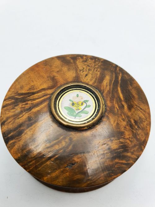 fig 1. Antique Victorian Burr Walnut Snuff Box with Floral Inset – circa 1880