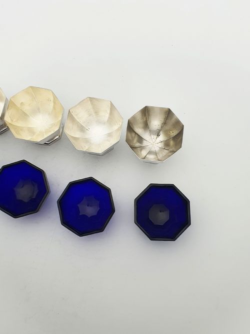 SET OF 4 ART DECO SILVER PLATED SALT CELLARS WITH COBALT GLASS LINERS CIRCA 1930 - ADDITIONAL PHOTO 8