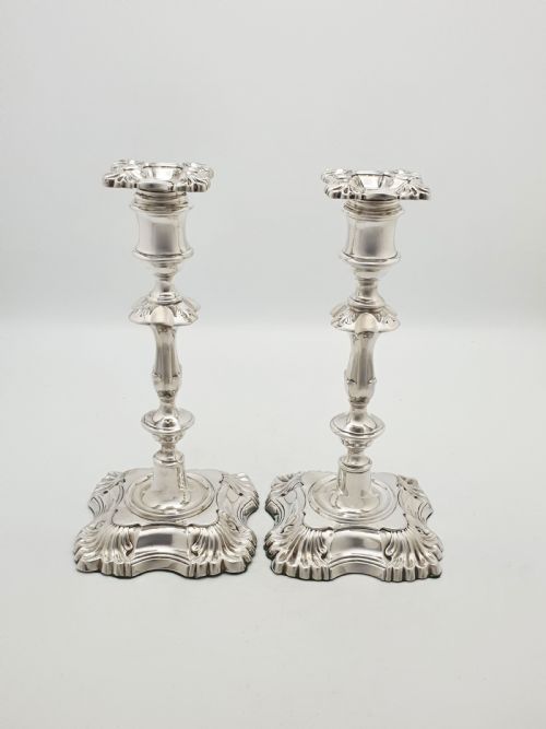 STUNNING PAIR OF ANTIQUE SILVERPLATED ROCOCO REVIVAL CANDLESTICKS CIRCA 1905 - ADDITIONAL PHOTO 10