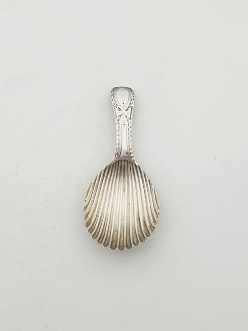 ANTIQUE GEORGIAN STERLING SILVER SHELL CADDY SPOON WITH ENGRAVED HANDLE 1788 - ADDITIONAL PHOTO 1