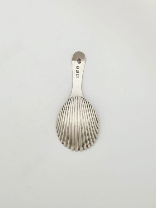 ANTIQUE GEORGIAN STERLING SILVER SHELL CADDY SPOON WITH ENGRAVED HANDLE 1788 - ADDITIONAL PHOTO 2