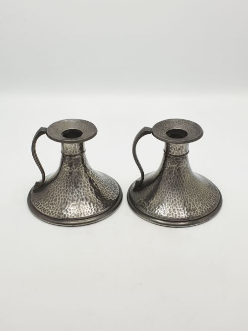 NICE PAIR OF ARTS CRAFTS HAMMERED PEWTER CHAMBERSTICKS CIRCA 1920 - ADDITIONAL PHOTO 1