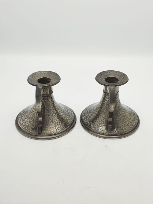 NICE PAIR OF ARTS CRAFTS HAMMERED PEWTER CHAMBERSTICKS CIRCA 1920 - ADDITIONAL PHOTO 4