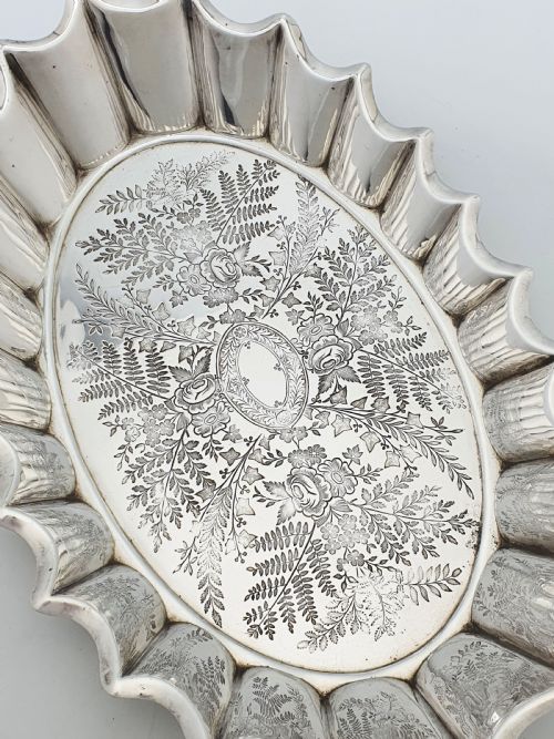 ANTIQUE WALKER HALL SILVER PLATE SERVING DISH WITH FLORAL ENGRAVING CIRCA 1890 - ADDITIONAL PHOTO 1