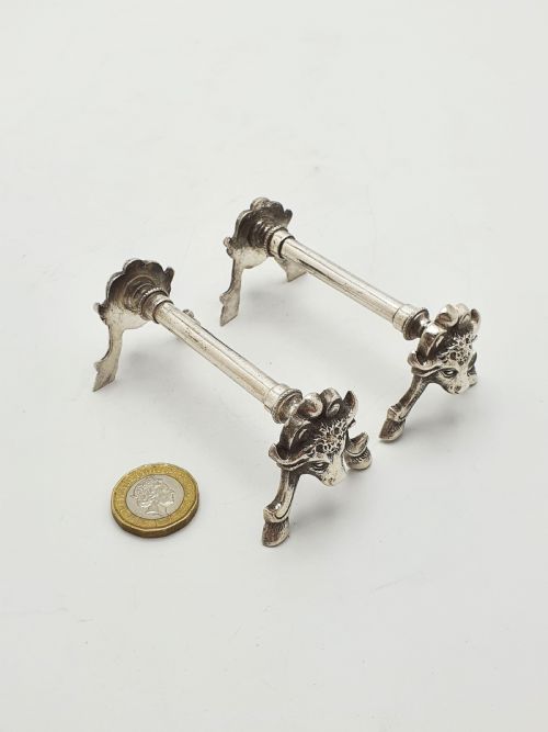 PAIR OF NICE ANTIQUE VICTORIAN SILVER PLATED BULL HEAD KNIFE RESTS CIRCA 1880 - ADDITIONAL PHOTO 5