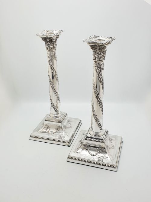 STUNNING PAIR OF ANTIQUE NEOCLASSICAL CORINTHIAN COLUMN CANDLESTICKS CIRCA 1880