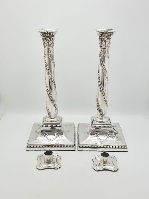 STUNNING PAIR OF ANTIQUE NEOCLASSICAL CORINTHIAN COLUMN CANDLESTICKS CIRCA 1880 - ADDITIONAL PHOTO 3