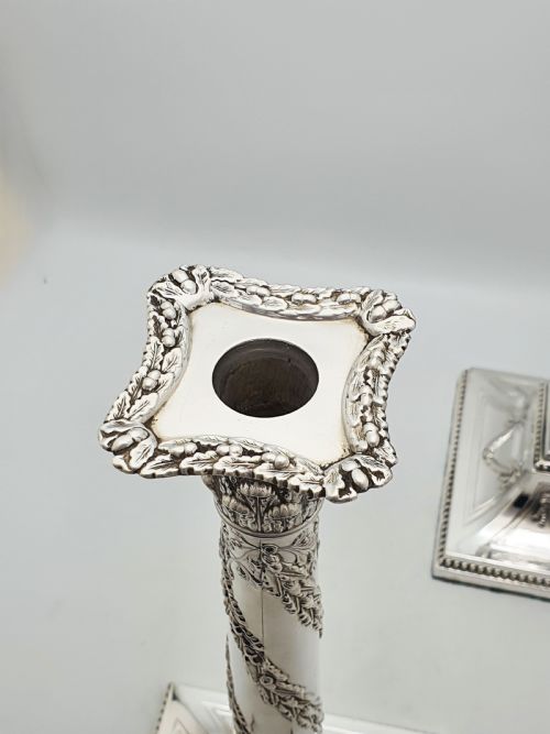STUNNING PAIR OF ANTIQUE NEOCLASSICAL CORINTHIAN COLUMN CANDLESTICKS CIRCA 1880 - ADDITIONAL PHOTO 7