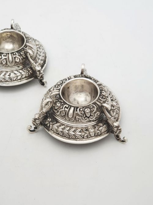 STRIKING PAIR OF ANTIQUE VICTORIAN STERLING SILVER SALT CELLARS LONDON 1870