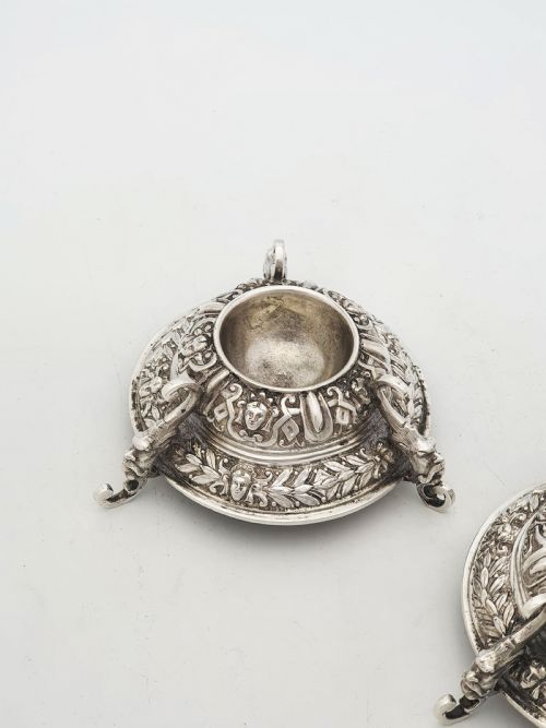 STRIKING PAIR OF ANTIQUE VICTORIAN STERLING SILVER SALT CELLARS LONDON 1870 - ADDITIONAL PHOTO 2