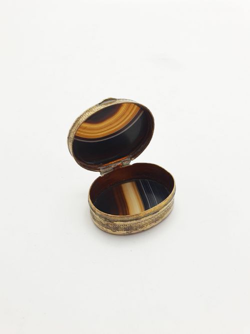 LOVELY ANTIQUE VICTORIAN OVAL AGATE AND GILT BRASS BOX CIRCA 1890