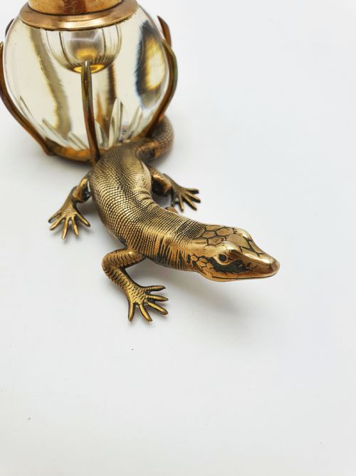 FABULOUS ANTIQUE VICTORIAN BRASS AND GLASS LIZARD INKSTAND CIRCA 1880 - ADDITIONAL PHOTO 1