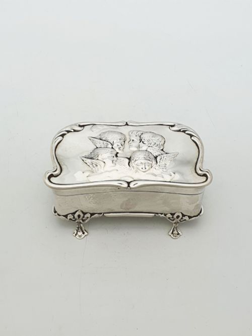 ANTIQUE EDWARDIAN SOLID SILVER AND GILT INTERIOR TRINKET BOX 1906