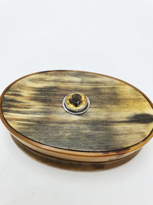 ANTIQUE VICTORIAN HORN SNUFF BOX WITH FACETED CITRINE DECORATION CIRCA 1880