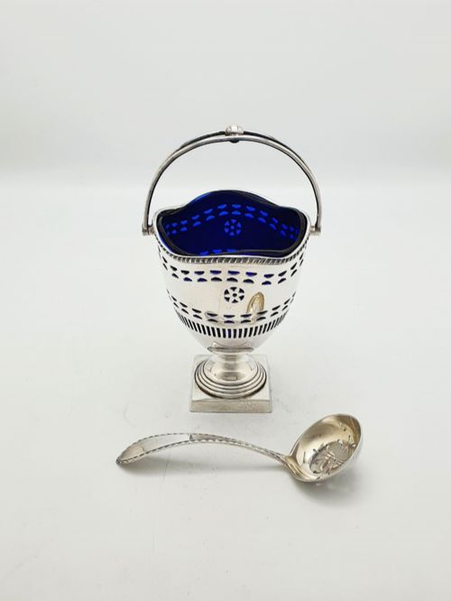ANTIQUE SILVER PLATE PIERCED SUGAR BOWL WITH COBALT GLASS LINER SIFTER CIRCA 1905