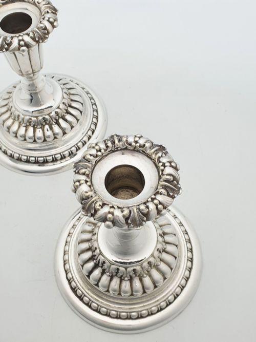 PAIR OF ANTIQUE EDWARDIAN SILVER PLATED LOW CANDLESTICKS CIRCA 1905 - ADDITIONAL PHOTO 4