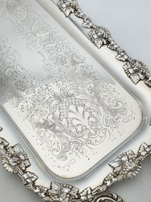 ANTIQUE SILVER PLATED SERVING TRAY WITH GRAPEVINE BORDER CIRCA 1920 - ADDITIONAL PHOTO 2