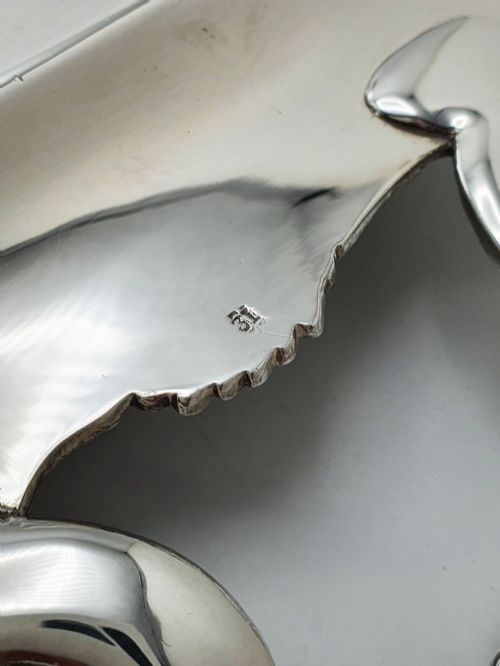 ANTIQUE SILVER PLATED SERVING TRAY WITH GRAPEVINE BORDER CIRCA 1920 - ADDITIONAL PHOTO 5