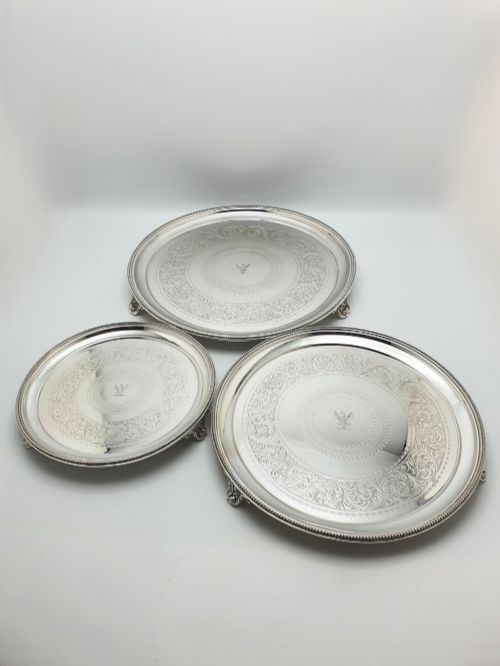 ANTIQUE VICTORIAN ELKINGTON SILVER PLATED SET OF THREE ENGRAVED SALVERS 1872 - ADDITIONAL PHOTO 1