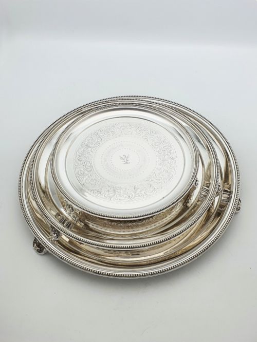 ANTIQUE VICTORIAN ELKINGTON SILVER PLATED SET OF THREE ENGRAVED SALVERS 1872 - ADDITIONAL PHOTO 2
