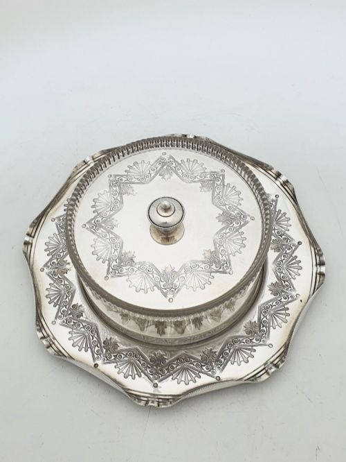 ANTIQUE VICTORIAN SILVER PLATED BUTTER DISH WITH GLASS LINER CIRCA 1890 - ADDITIONAL PHOTO 1