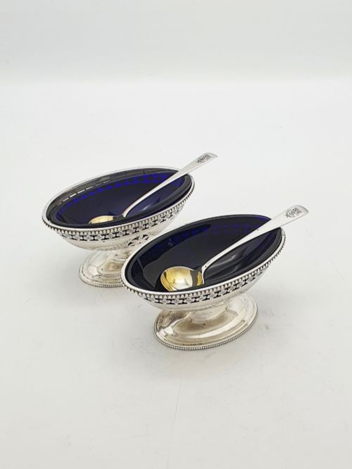 PAIR OF ANTIQUE EDWARDIAN STERLING SILVER SALT CELLARS WITH COBALT GLASS LINERS 1902