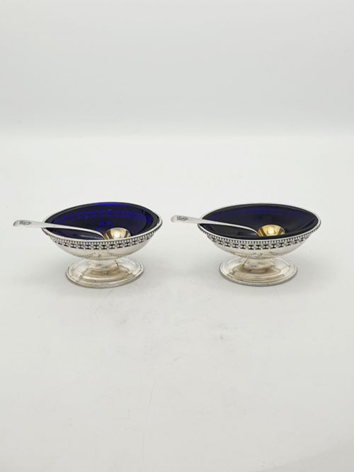 PAIR OF ANTIQUE EDWARDIAN STERLING SILVER SALT CELLARS WITH COBALT GLASS LINERS 1902 - ADDITIONAL PHOTO 8