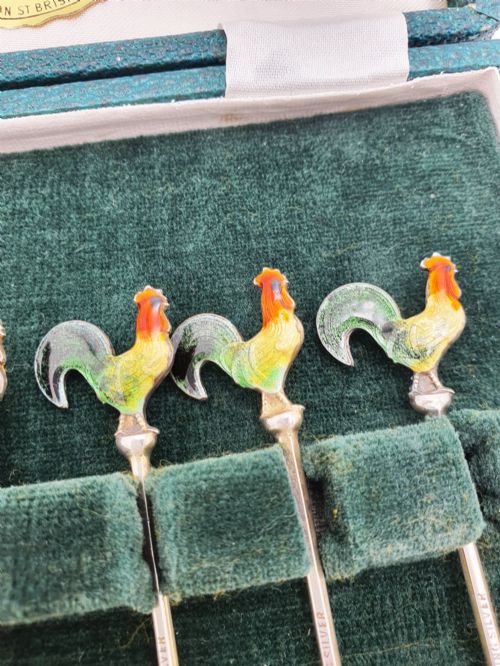 BEAUTIFUL SET OF ENAMELLED AND SILVER COCKTAIL STICKS CIRCA 1930 - ADDITIONAL PHOTO 4
