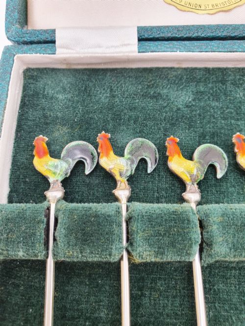 BEAUTIFUL SET OF ENAMELLED AND SILVER COCKTAIL STICKS CIRCA 1930 - ADDITIONAL PHOTO 5