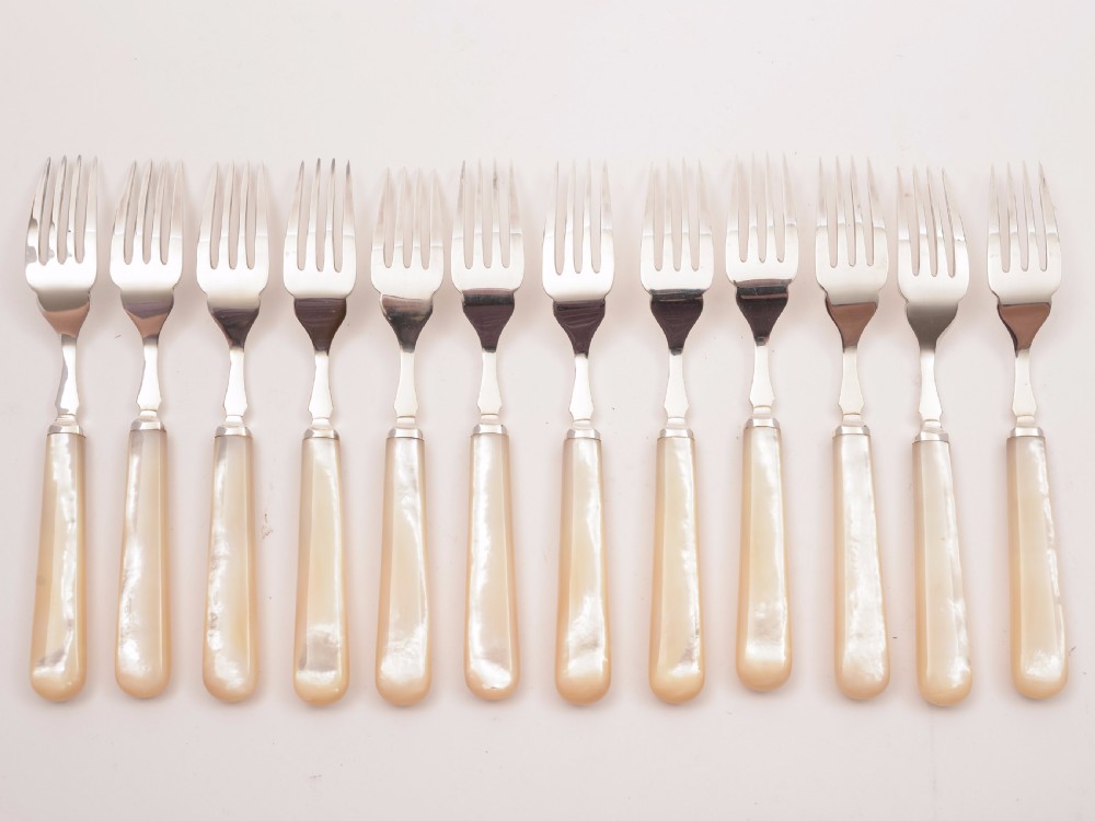 Edwardian Cased Mother of Pearl Fish Set, Circa 1905 View IV