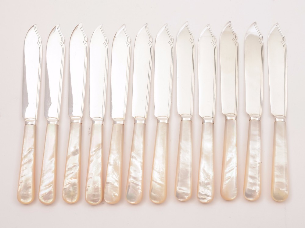 Edwardian Cased Mother of Pearl Fish Set, Circa 1905 View V