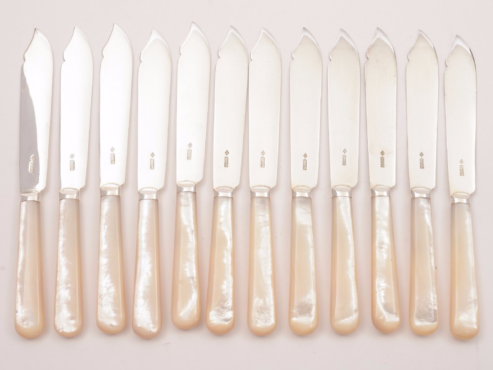 Edwardian Cased Mother of Pearl Fish Set, Circa 1905 View VI