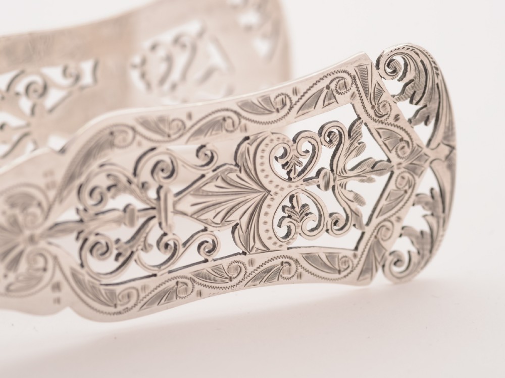 Victorian Silver Serving Tongs, London 1899 View III