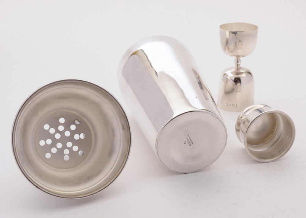 Superb Art Deco Silver Plated Cocktail Shaker With Measure View IV