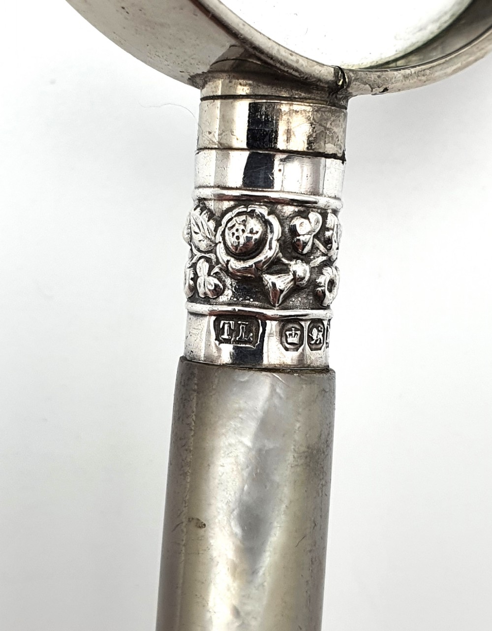 Victorian antique mother of pearl handled magnifying glass - 1894 View IV