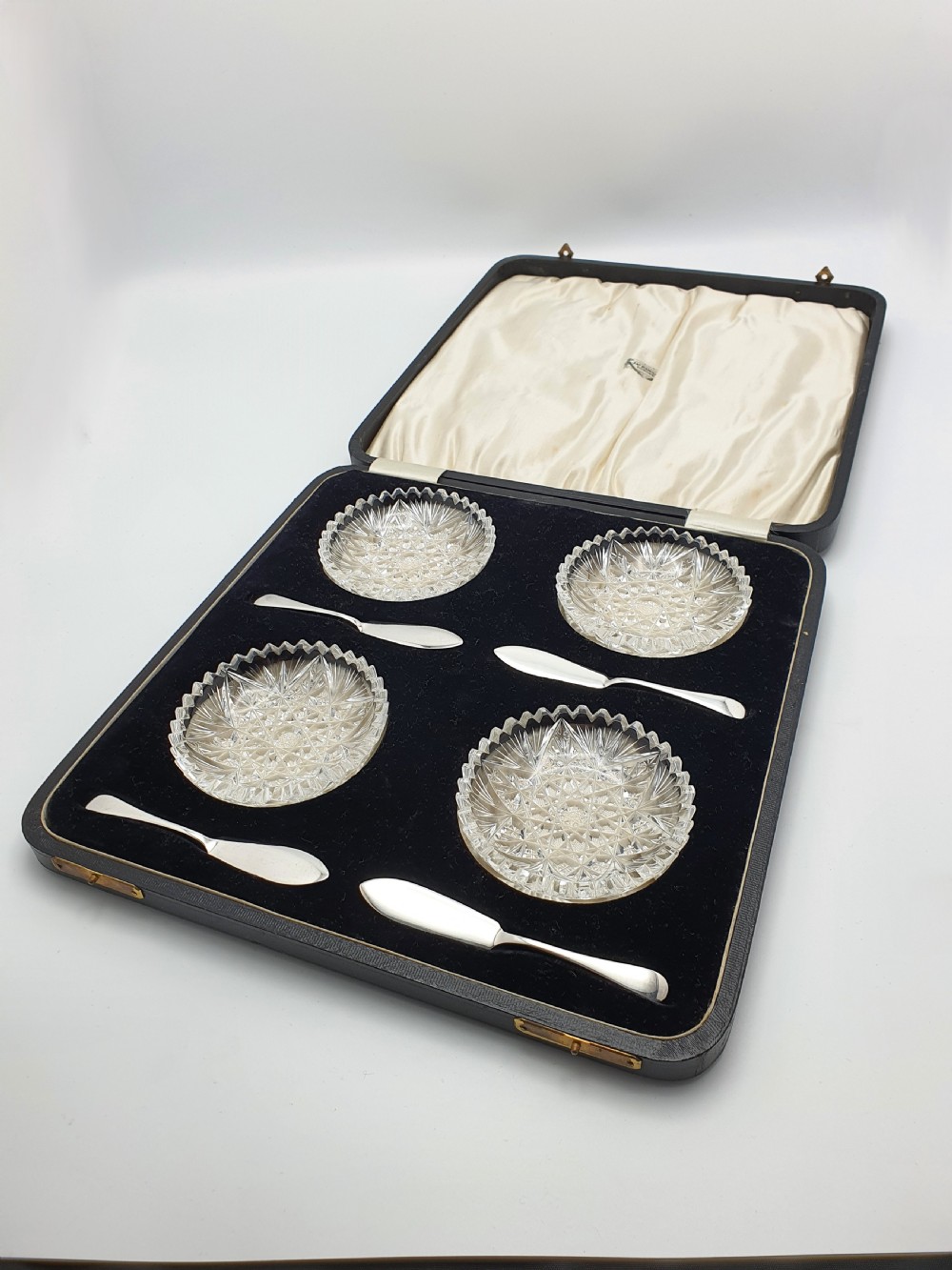 Fabulous silver and crystal butter set - English Antique - 1925 View III