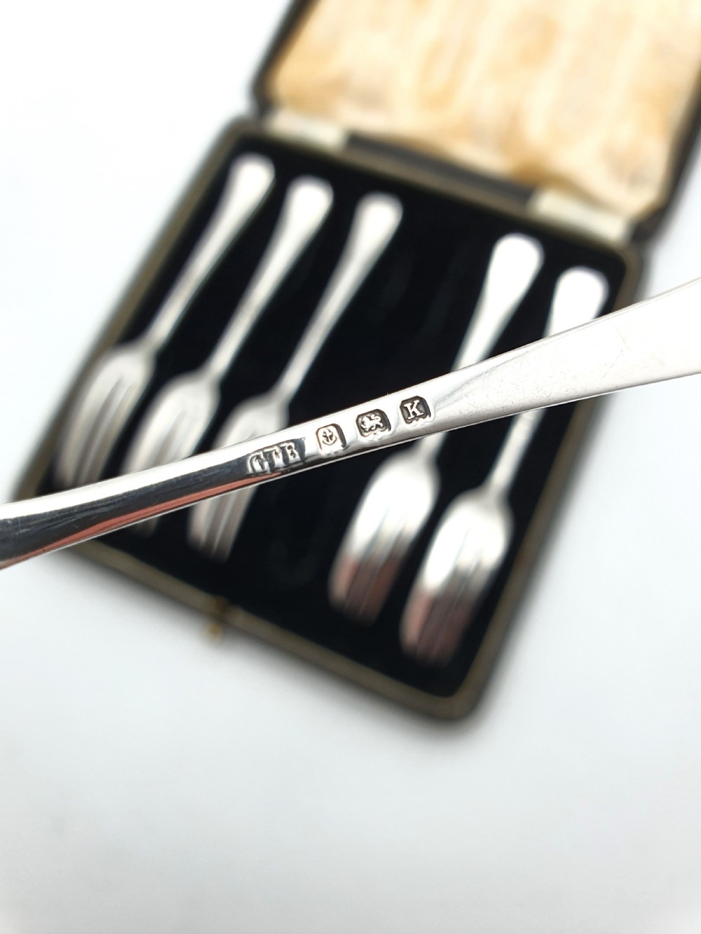 Nice Cased Set of 6 Art Deco Silver Cake Forks - 1934 View III