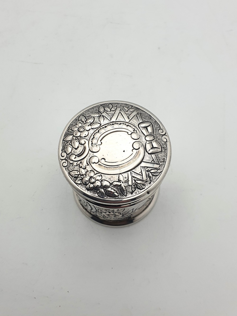 Nice Antique Victorian Solid Silver Box - 1898 View V