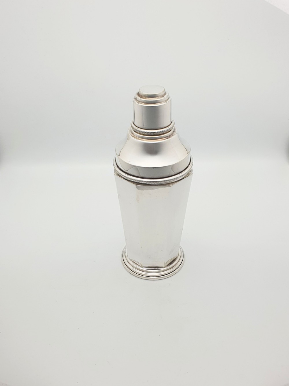 Large Art Deco Silver-Plated Cocktail Shaker with Internal Lemon Squeezer – circa 1930