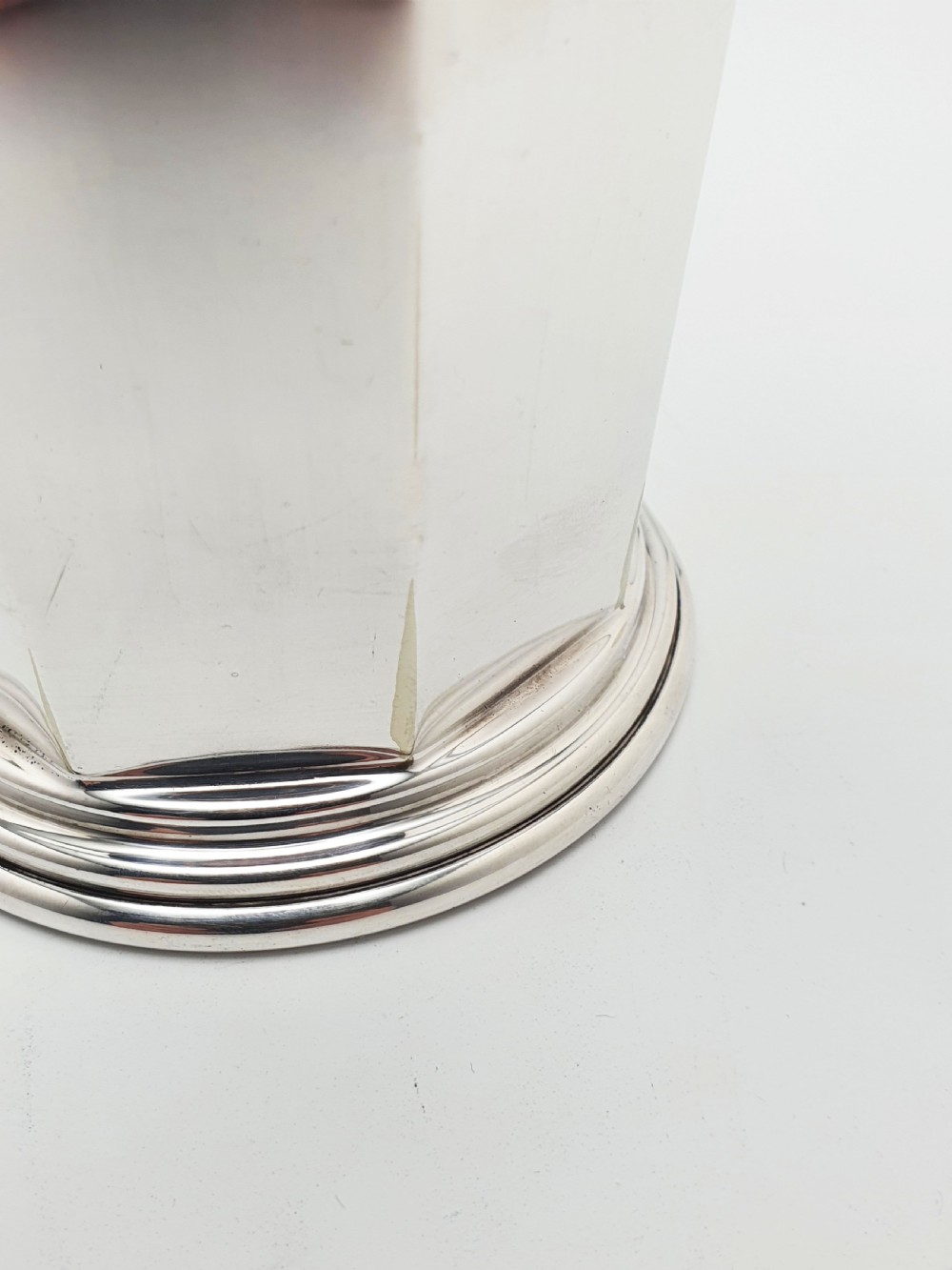 Large Art Deco Silver-Plated Cocktail Shaker with Internal Lemon Squeezer – circa 1930 View IX