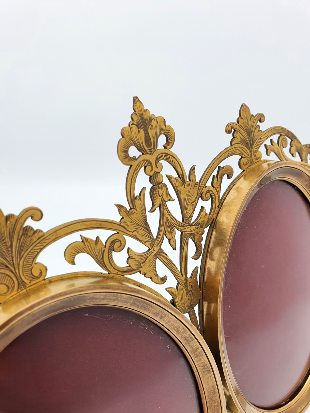Splendid Victorian Gilded Brass Double Photo Frame - circa 1890 View IV