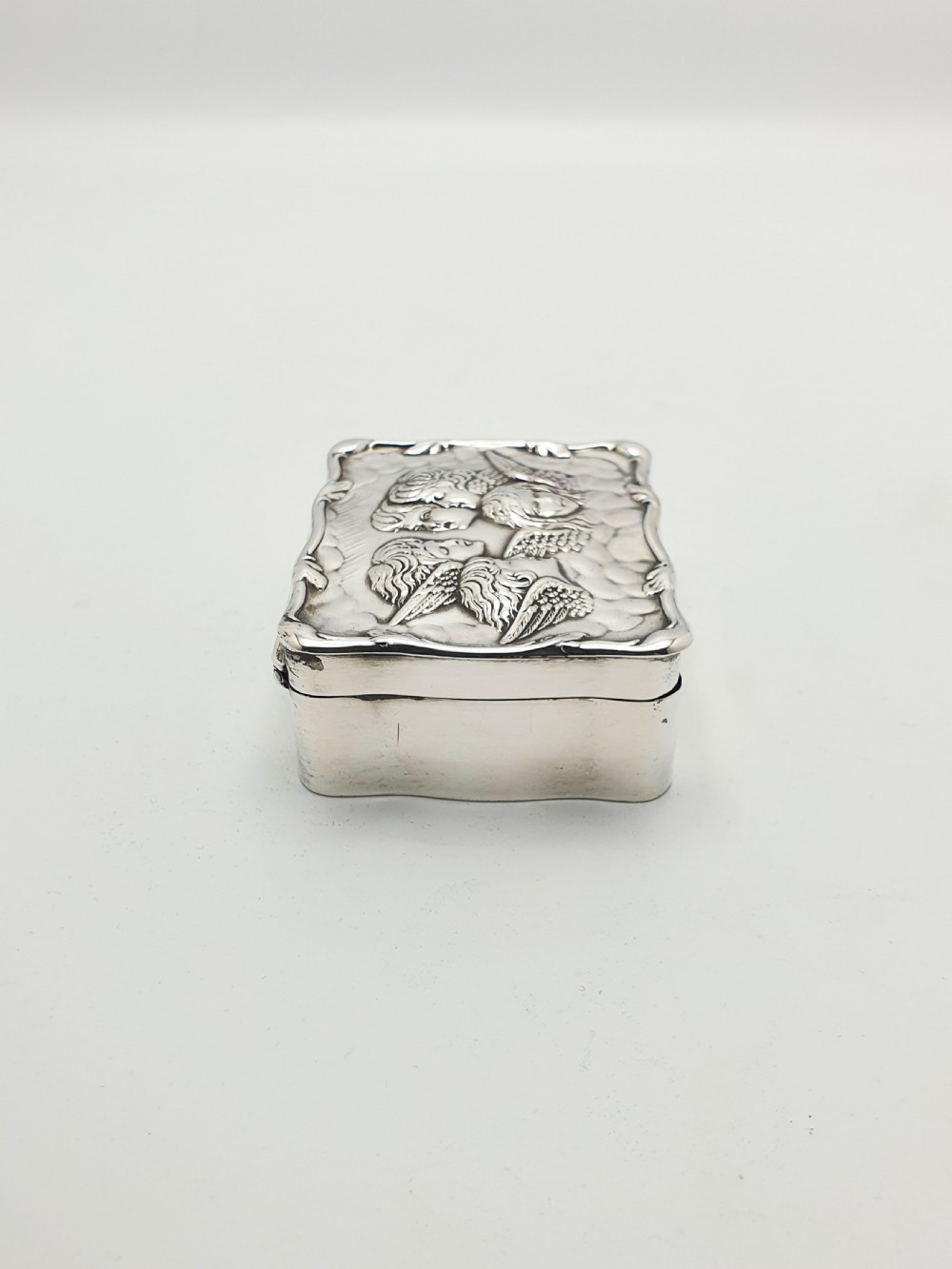 Gorgeous Antique Edwardian Silver Cherub Trinket Box with Velvet Interior - 1907 View VIII