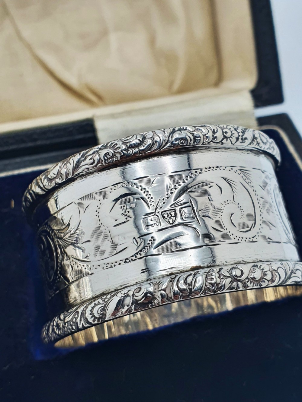 Lovely Pair of Edwardian Sterling Silver Napkin Rings in Fitted Case - 1906 View IV