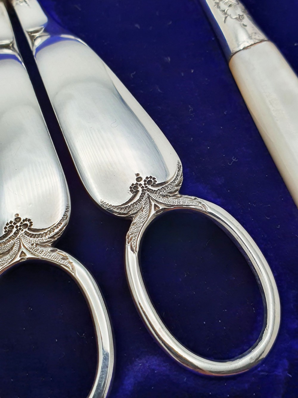 Antique Cased Edwardian Silver-Plate & Mother-of-Pearl Dessert Service – circa 1905 View IV