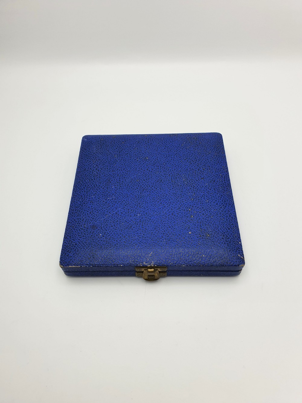 A cased set of six Victorian hors doeuvres forks featuring mother-of-pearl handles and engraved silver-plated tines, presented in a blue fabric-lined box. View VIII