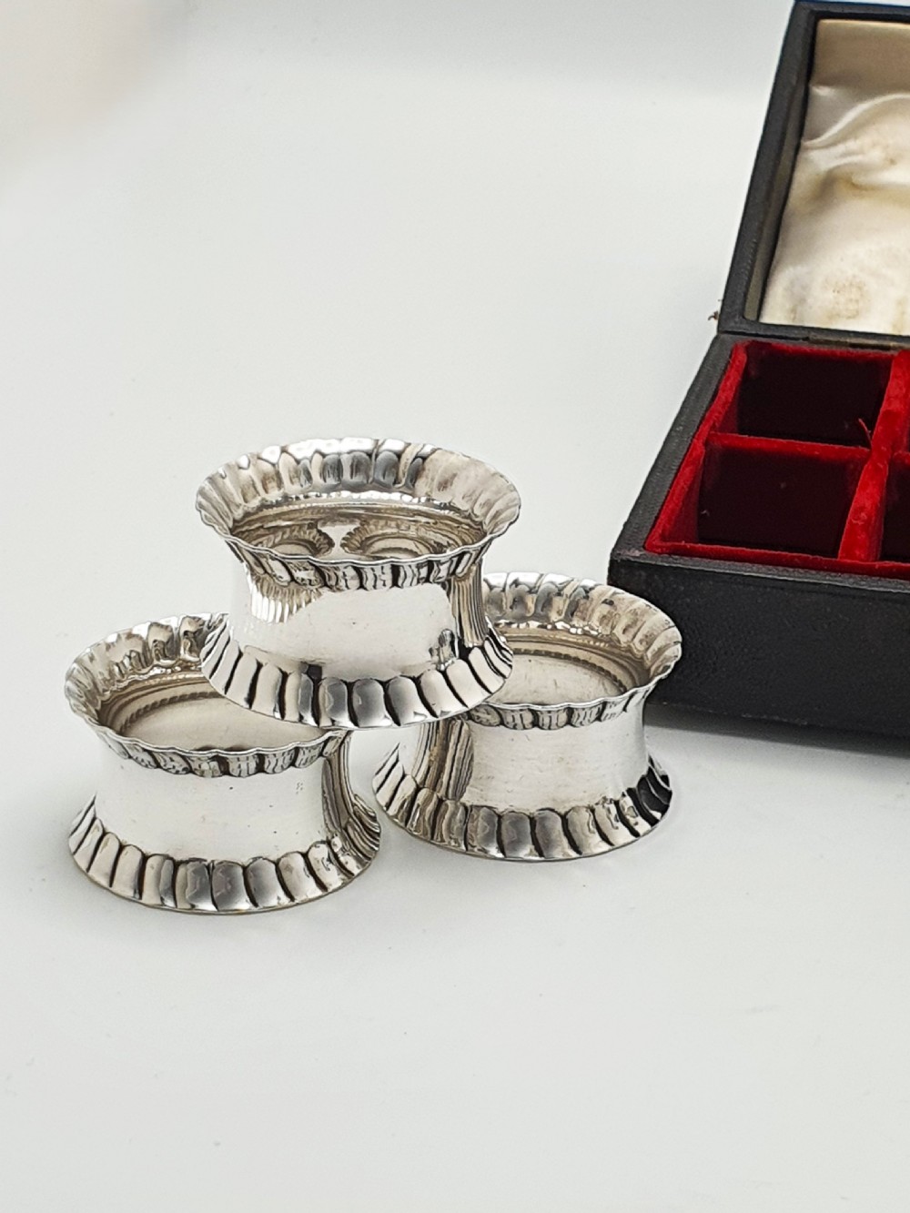 Set of 6 Antique Edwardian Silver-Plated Napkin Rings in Fitted Case – circa 1905 View IV