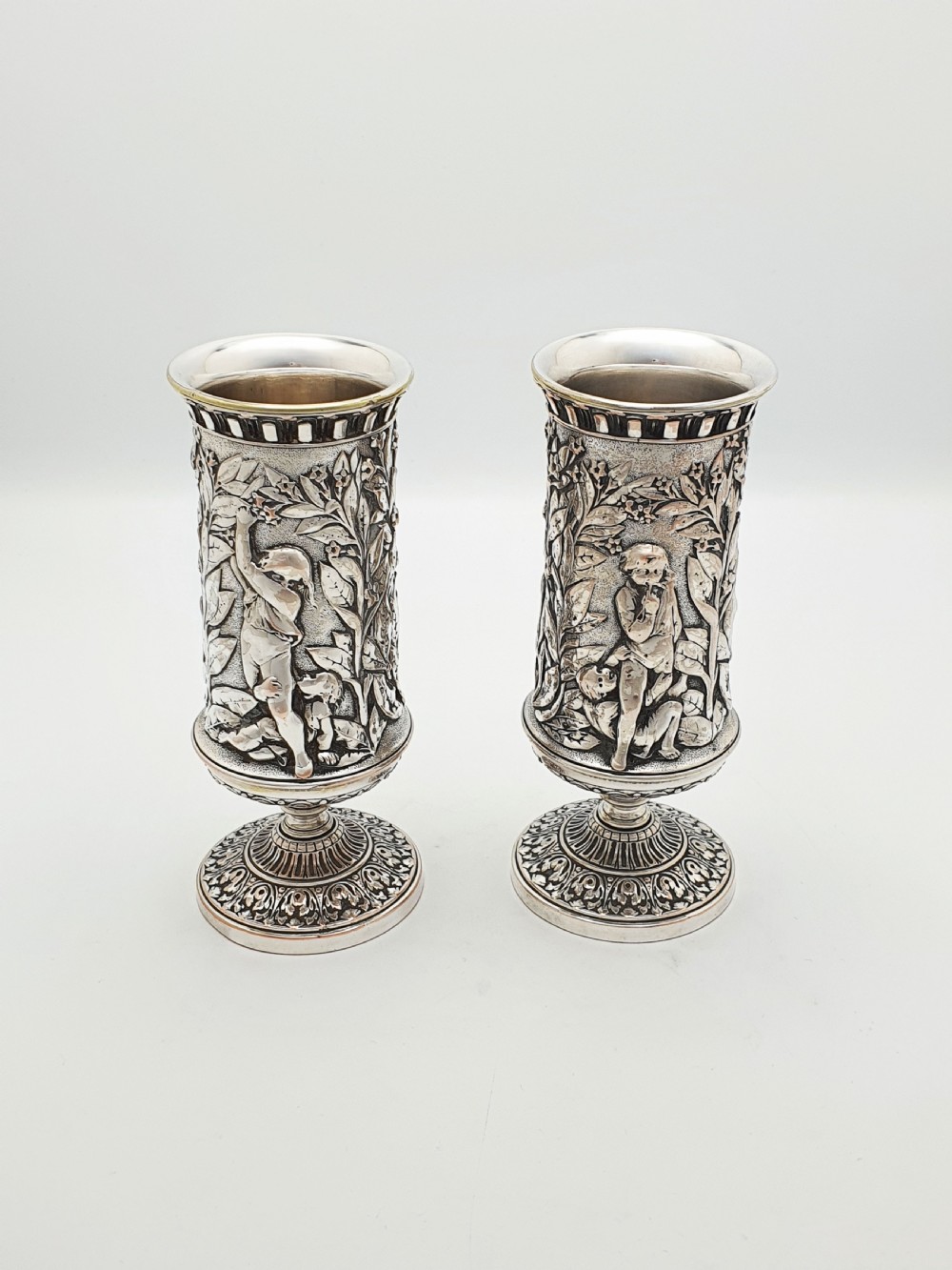 Stunning Pair of Antique Silver-Plated Elkington & Co. Vases - 1875 View II